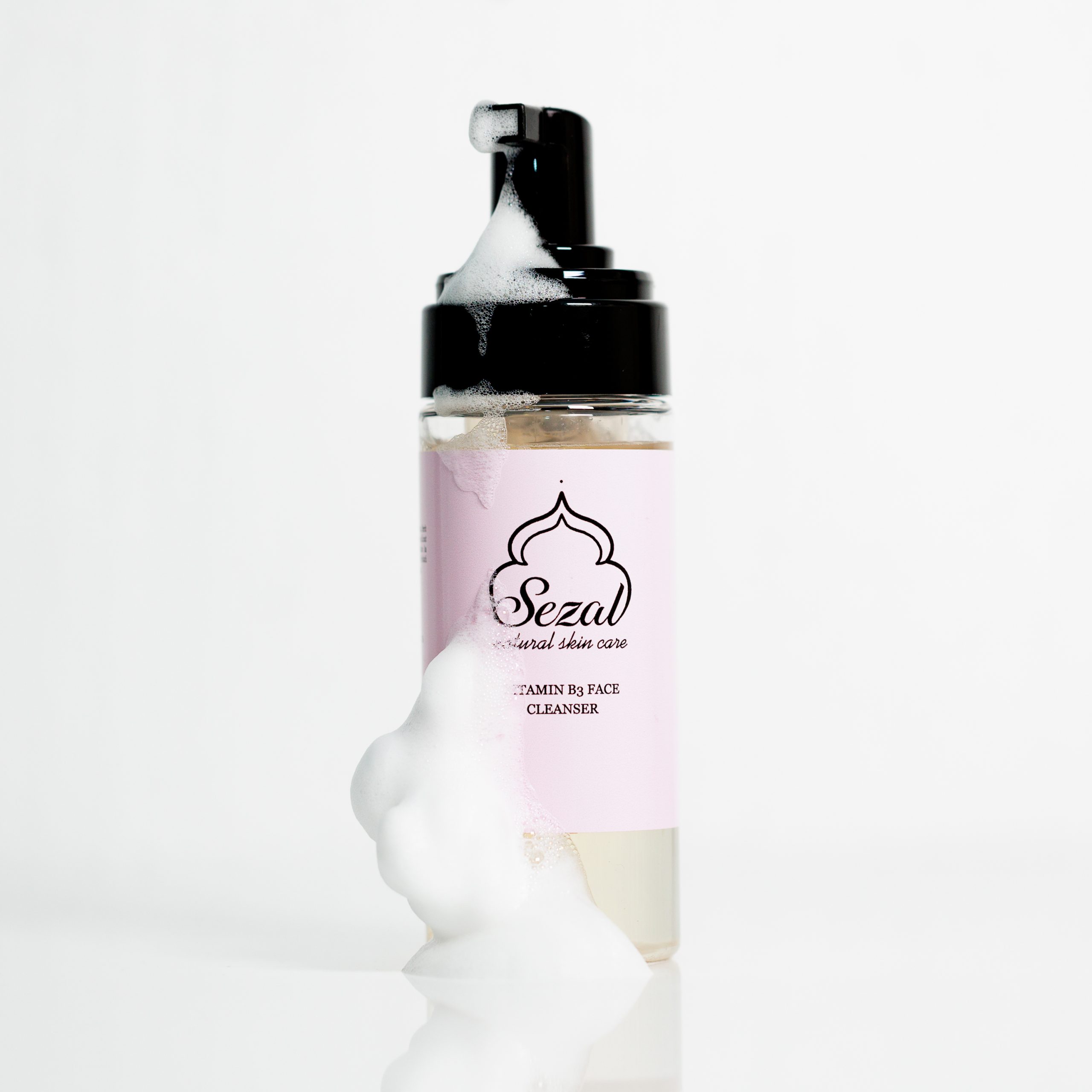 Spumă de curățare cu Vitamina B3 și gluconolactonă